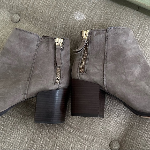 Aldo taupe/grey suede(genuine) booties. Worn once. Excellent condition. Size 9 - Picture 7 of 9